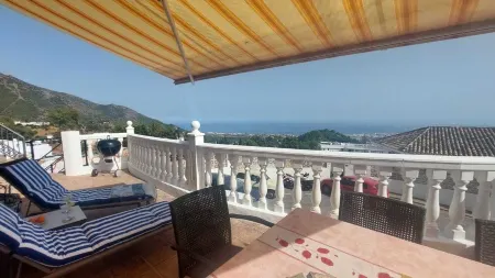 Apartment in the centre of Mijas Pueblo with a large terrace and sea views Отели в г. Михас