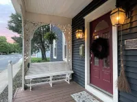 Historic home, great yard & Walk to Dogfish Head Brewery! Hotel a Milton