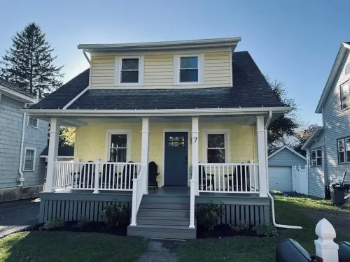 Charming 2-bedroom house in the Walkable Hammondsport Village near Keuka Lake! Hotels in Hammondsport