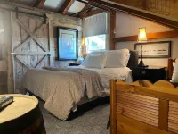 Basecamp Lodge Winter Retreat Sleeps 3-9 Guests Hotels in Caledonia County