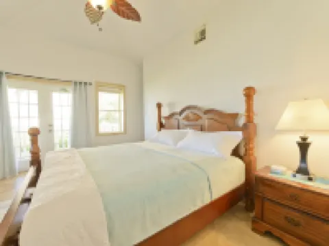 Luxury Waterfront Villa + FULL RESORT ACCESS! No sargassum! Hotels in Maya Beach