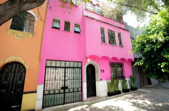 Hostal Fungi Casa Rosa Hotels near Chapultepec Castle