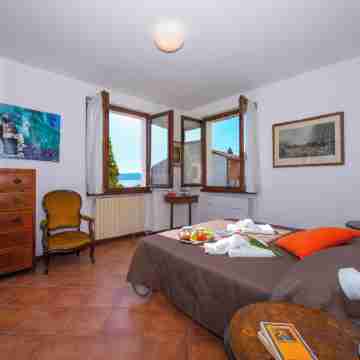 Bardolino Garden Pool & Tennis on the Lake - Happy Rentals Rooms