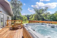 Whispering Willow Retreat - Hot Tub & Fire Pit, 14Min to NRG