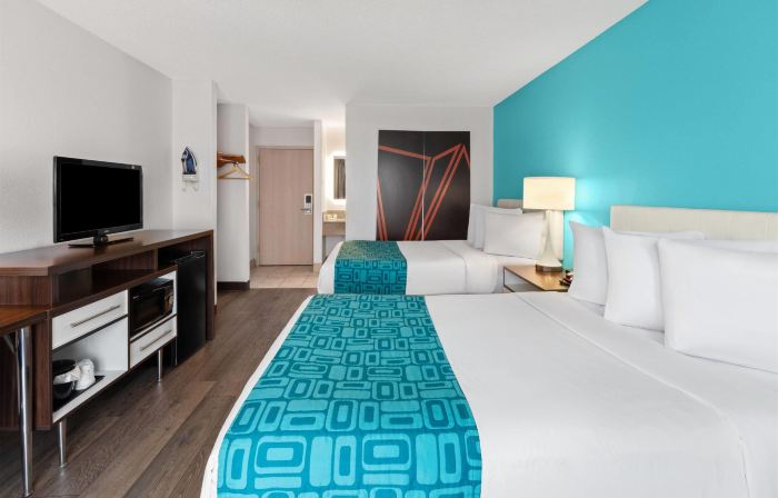 Howard Johnson by Wyndham Romulus Detroit Metro Airport