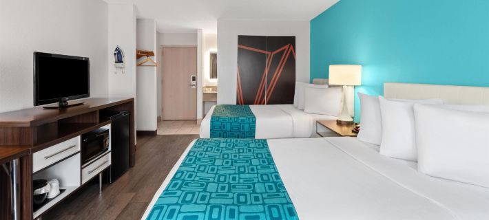Howard Johnson by Wyndham Romulus Detroit Metro Airport Hotels in Romulus