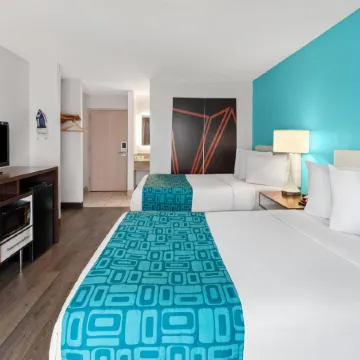 Howard Johnson by Wyndham Romulus Detroit Metro Airport