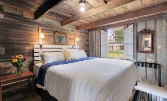 Gorgeous Barn Cabin 10Min from Main St!