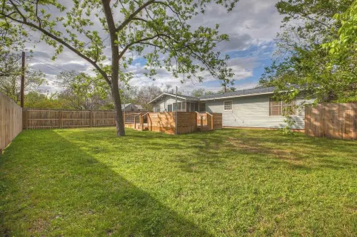 Gorgeous Bluebonnet House with Deck and Fire Pit