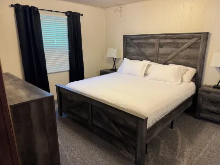 Sixty minutes to Glacier Park! Family friendly house.