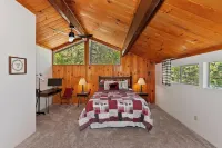 This light and bright cabin will capture your heart and relax your mind!