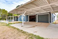 Kingston Cabin Rental Walk to Lake Texoma Beaches - 3-Star