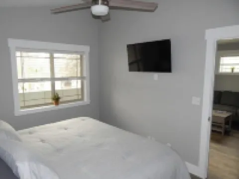 Downtown Charmer - Spacious 1 Bed 1 Bath  - Adventure Basecamp Hotels in Sandpoint