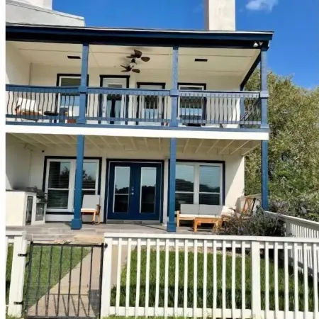 Linda's Lake House Waterfront on Lake Conroe