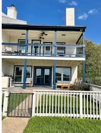 Linda's Lake House Waterfront on Lake Conroe