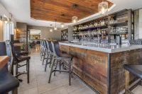 Best Western Plus Chocolate Lake Hotel - bar