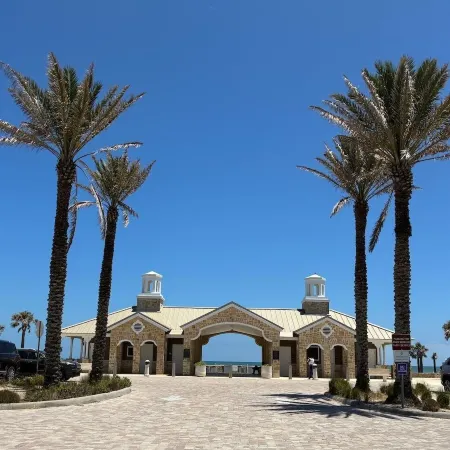 Georgian Inn Beach Club