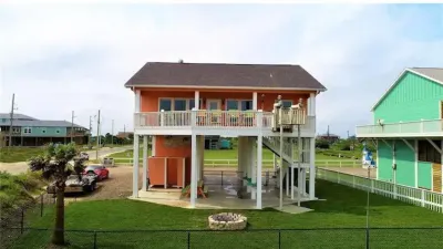 Crystal Beach-Beachfront-Dog Friendly Hotels near Crystal Beach Spot