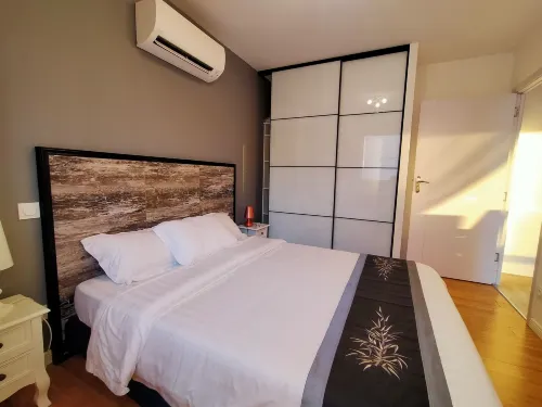 Villa in Var with Hill Views & Pool