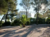 Villa on Côte d'Azur with Beachfront Views