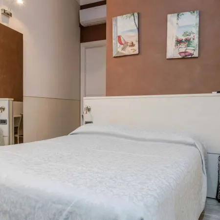 Hotel Serenity in Ventimiglia Отели рядом с достопримечательностью «Станция Ventimiglia»