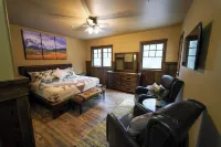 Apgar Lookout Suites Hotels near Siyeh Pass