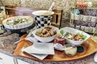 Grand Suite in B&B Historical 1896 Georgian Revival Manor in Green Bay