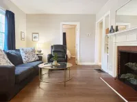 Spring Street Suites B / Stylish 3BD/1BA Apt