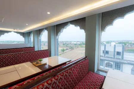 The Sky Imperial, Jodhpur Отели в г. Мандор