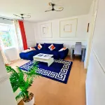 Elisha's City ApartmentHome  to relax for families, couple or friends or alone, Hotels in Wallington