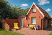 New!!! Cozy little holiday home in an ideal location right on the dike Hotels in Tossens