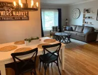 4 Blocks from rt66- Hot Tub-Firepit-AC