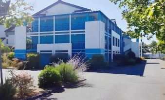 Kyriad Direct Poitiers - Gare du Futuroscope