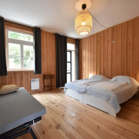 Mansion in Cuzy with Pool and Scenic Views Отели в г. Кюзи