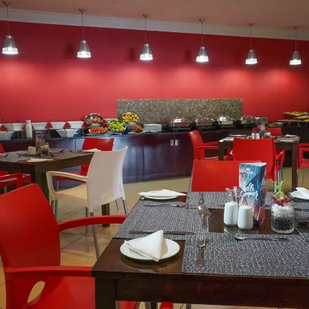 Inani Hotel Gallagher Отели в г. Мидранд