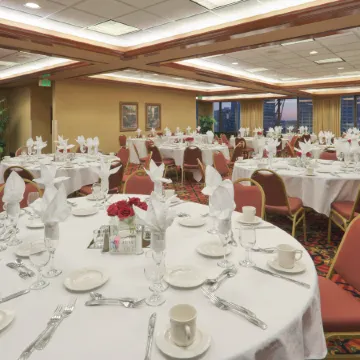 Holiday Inn SACRAMENTO DOWNTOWN - ARENA by IHG Отели рядом с достопримечательностью «Капитол Парк»