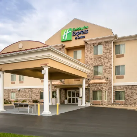 Holiday Inn Express & Suites CLINTON by IHG