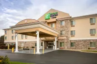 Holiday Inn Express & Suites Clinton Hotel a Fulton