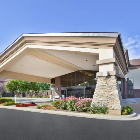 Holiday Inn Express DETROIT-WARREN (GM TECH CTR) by IHG