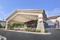 Holiday Inn Express DETROIT-WARREN (GM TECH CTR) by IHG - parking