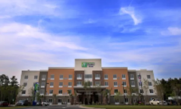 Holiday Inn Express & Suites SOUTHPORT - OAK ISLAND AREA by IHG Hotels in 