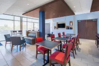 Holiday Inn Express & Suites CHICO by IHG - breakfast