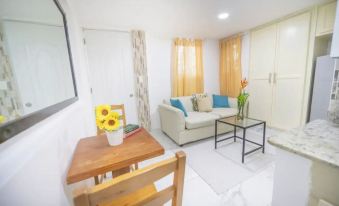 2 Guests 1Bed Studio 3Min to Beach and Main Street