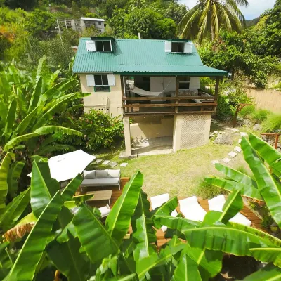Little Diamond Jungle Home, Panoramic Ocean Views, 2 Verandas &Tropical Garden فنادق في باثشيبا