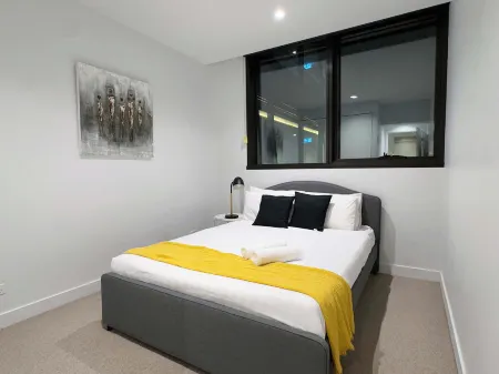 Bright & Modern 2BR Apt on Iconic Chapel Street