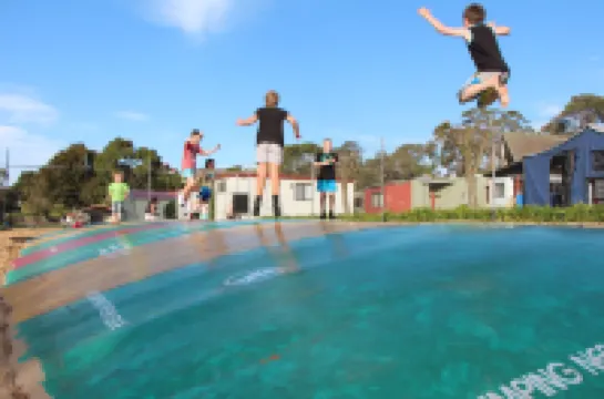 ワーナンブール モーテル アンド ホリデイ パーク