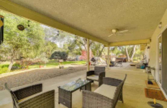 私人湖泊、熱水浴缸和電動車充電器：馬裏波薩家庭住宅！