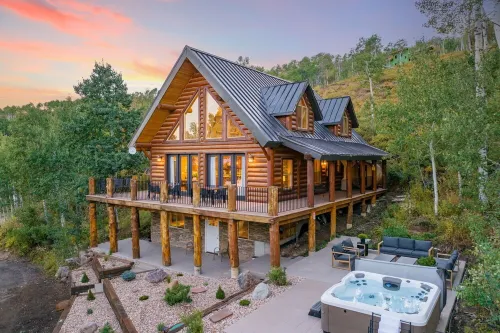 Luxury Wood-Log Cabin - Your Park City Mountain Getaway - Sleeps 10+