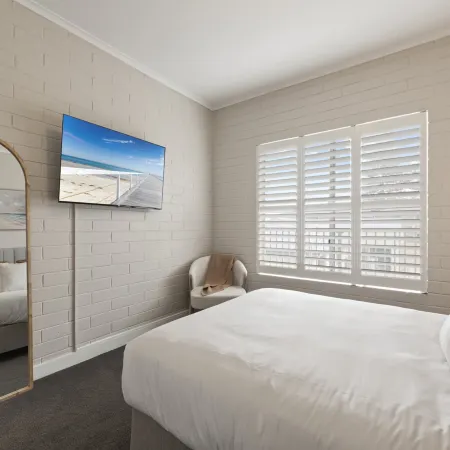 Bright 2-Bed Apartment Steps from Largs Bay Beach