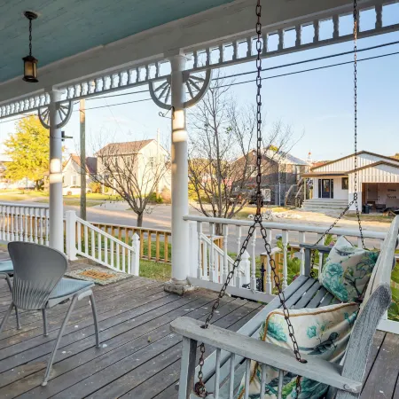 2 Blocks to Ohio River! Historic Victorian Gem